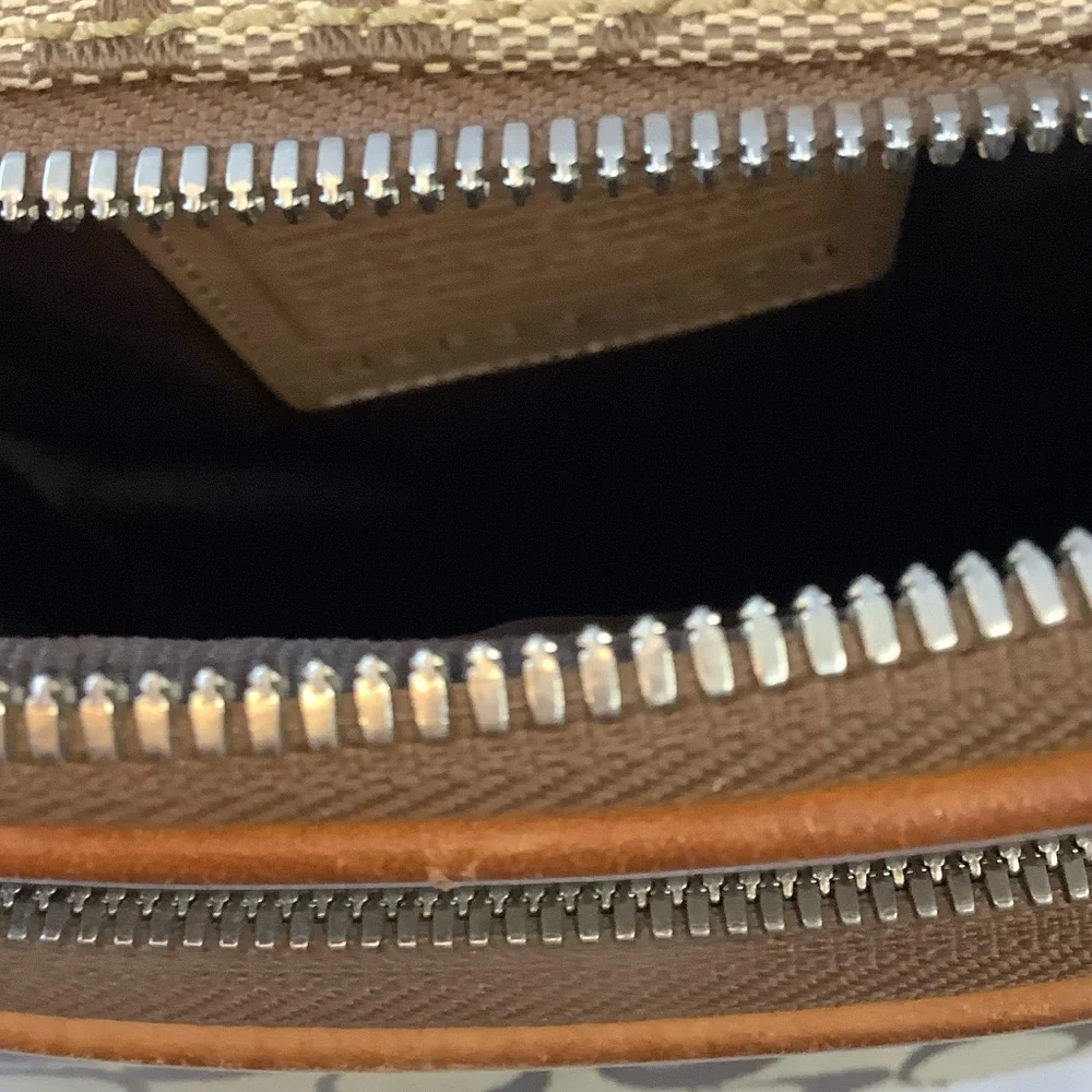 GUC Coach Signature Canvas Shoulder Bag